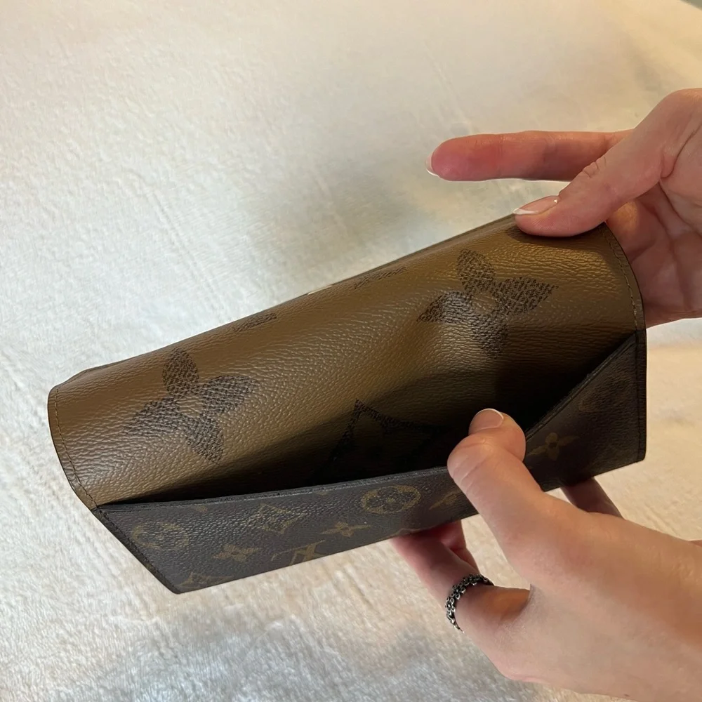 Louis Vuitton Monogram and Monogram Reverse Giant canvas wallet. Like new. - Picture 7 of 11